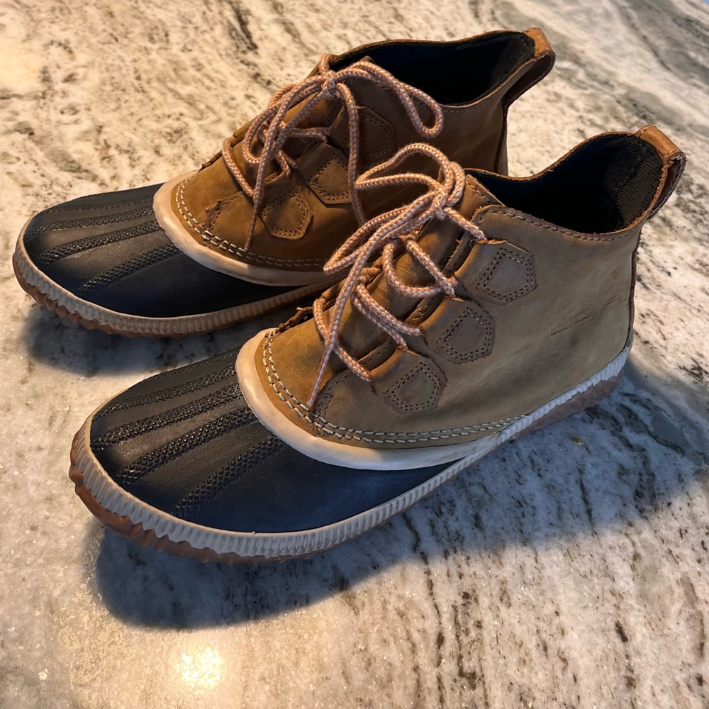 Sorel Brown and Black Waterproof Duck Boots - 9.5